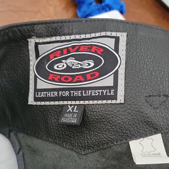 Black Leather Riding Chaps - Picture 6 of 12